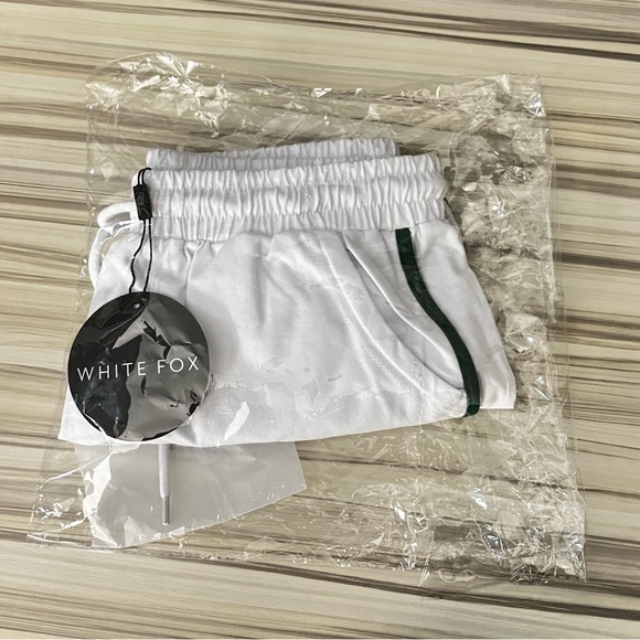 White Fox Boutique Another Level Relaxed Shorts White - Picture 6 of 7